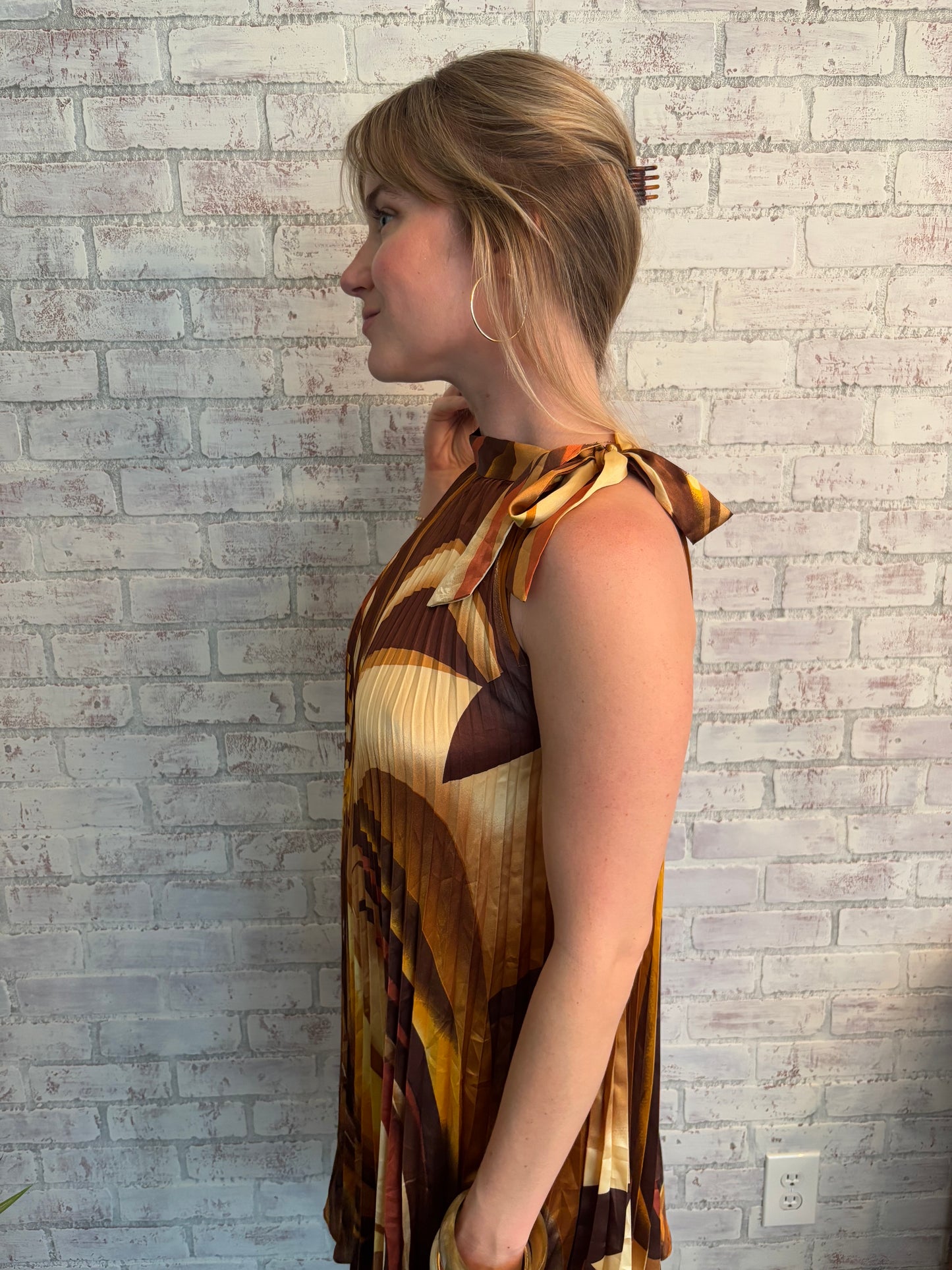 70s-Inspired Geometric Swirl Dress