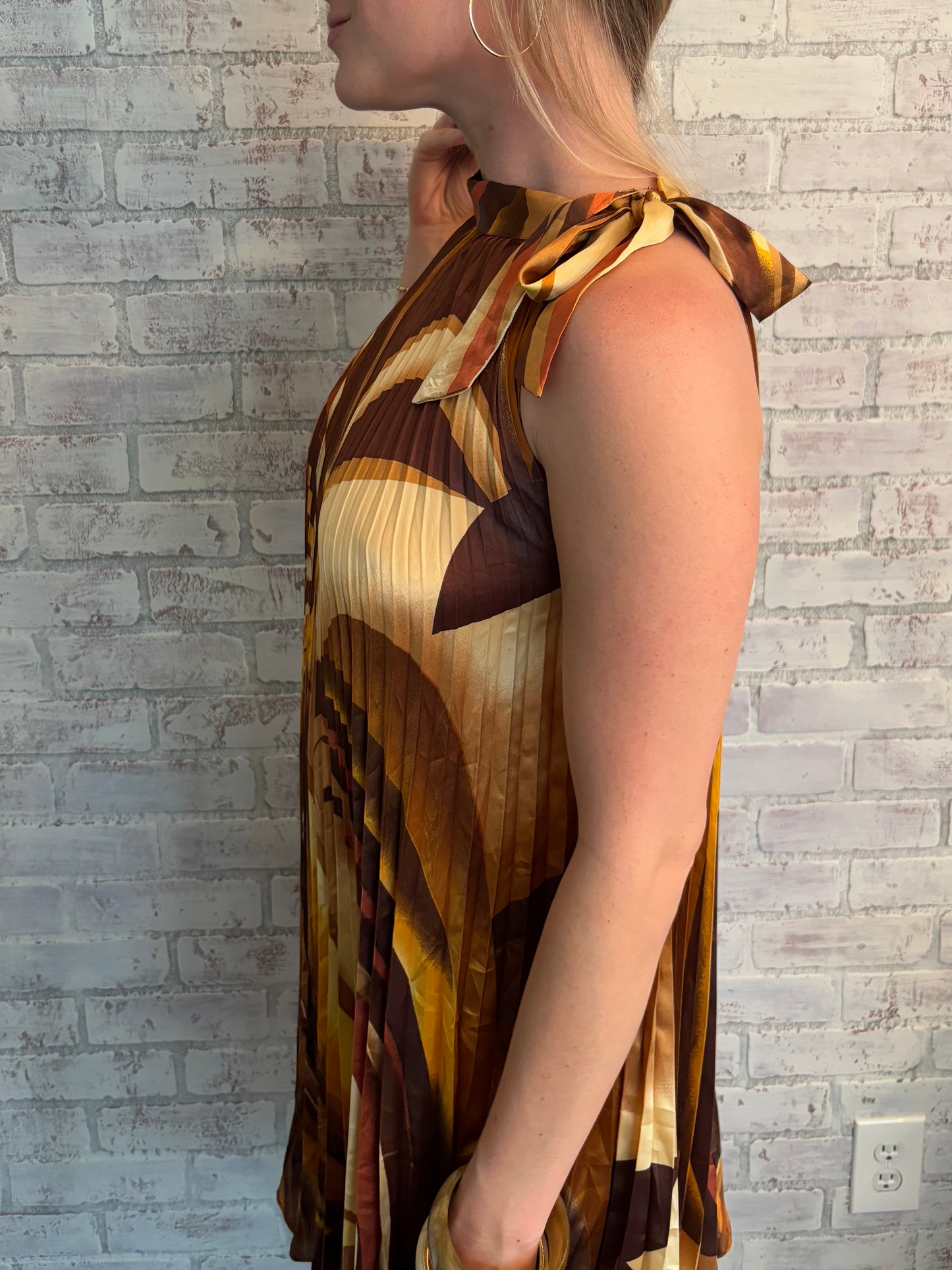 70s-Inspired Geometric Swirl Dress